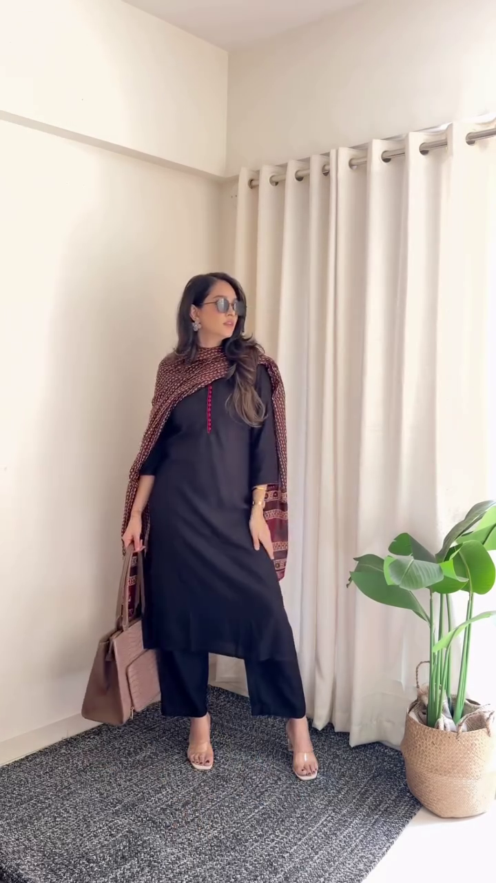 Black Minimal Kurta Look