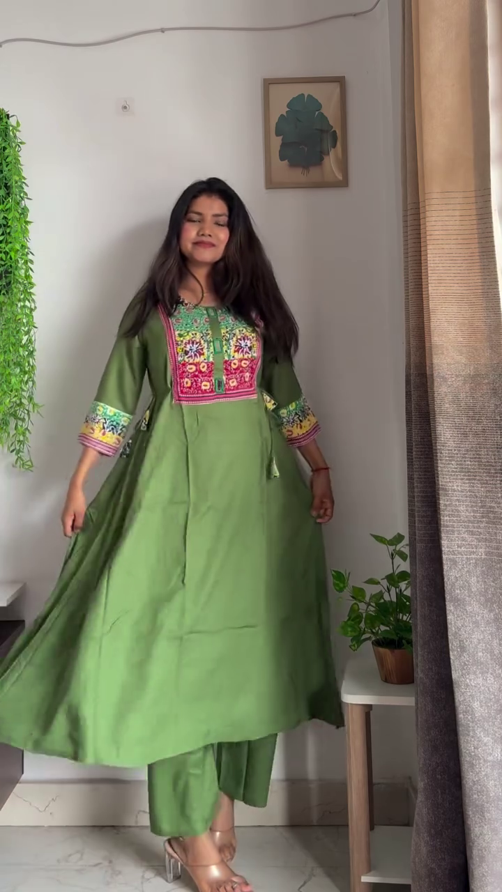 Green Printed Kurta + Red Pants