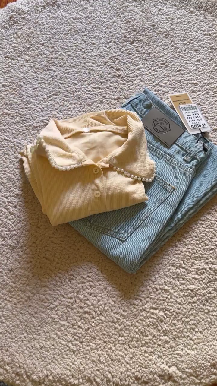 Casual Graphic Tee & Beige Pants