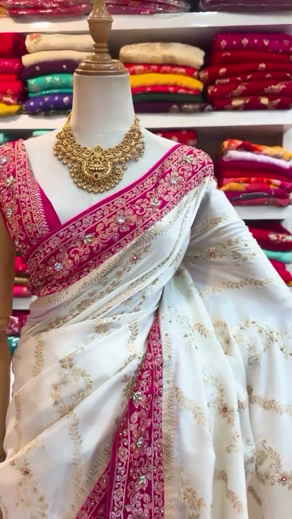 White & Pink Handloom Mercerised Cotton Bengal Saree – A Graceful Symbol of Elegance