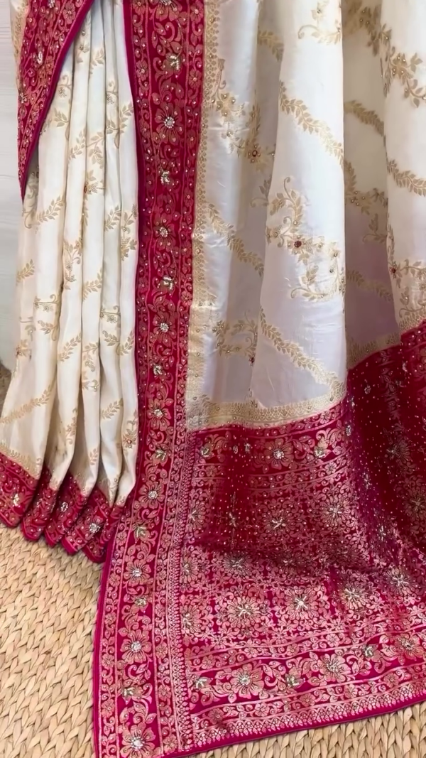White & Pink Handloom Mercerised Cotton Bengal Saree – A Graceful Symbol of Elegance