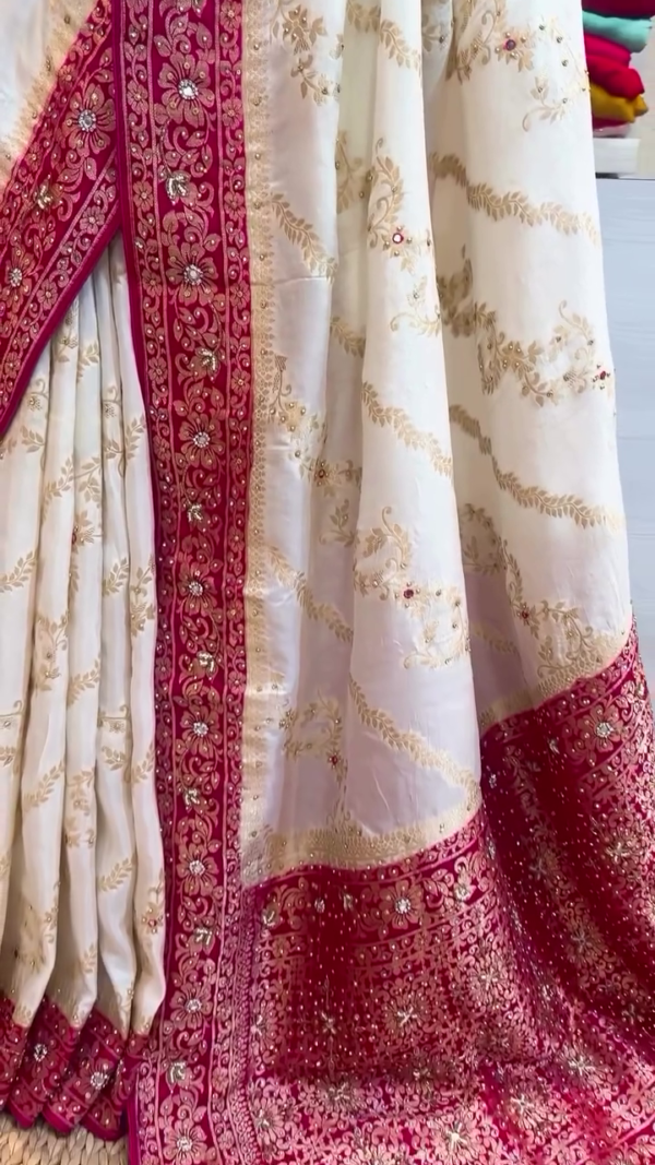 White & Pink Handloom Mercerised Cotton Bengal Saree – A Graceful Symbol of Elegance