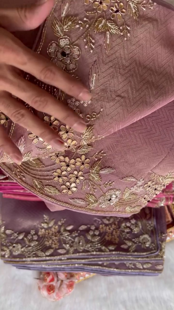 Elegant Zariwork Semi Crepe Unstitched Saree – A Perfect Blend of Tradition and Modernity