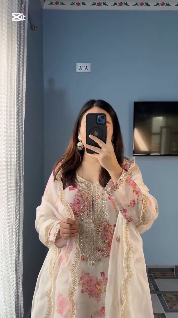 Elegant Off White Kundan Organza Suit – A Timeless Blend of Luxury and Grace