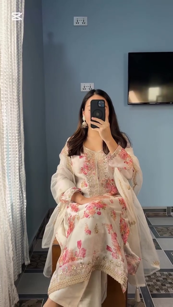 Elegant Off White Kundan Organza Suit – A Timeless Blend of Luxury and Grace