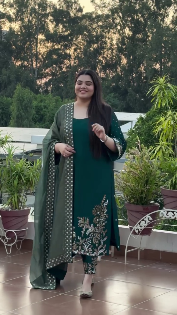 Exquisite Hand Embroidery Punjabi Suit – A Traditional Masterpiece for Every Special Occasion