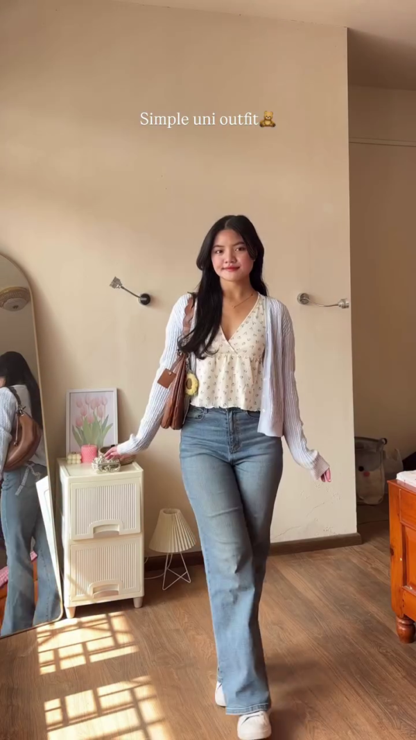 Effortless Campus Chic – Light Cardigan, Floral Top & Classic Blue Jeans Look