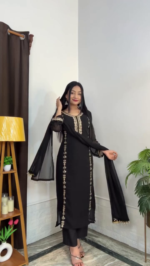 🤍 Ivory Classic Kurta Set with Ombre Chiffon Dupatta