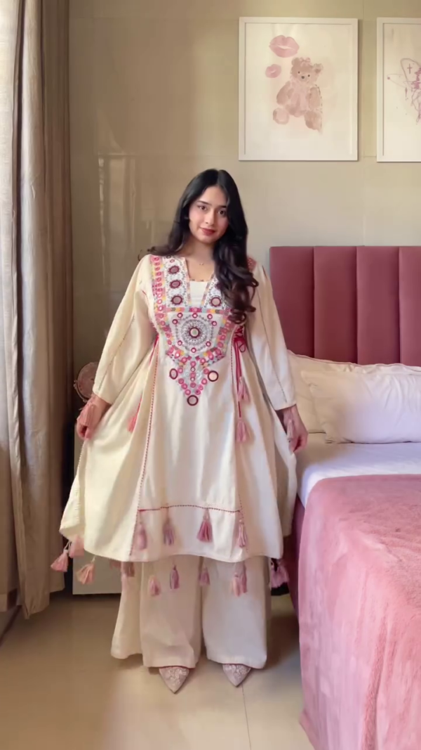 💙 Royal Blue Velvet Embellished Kurta Set