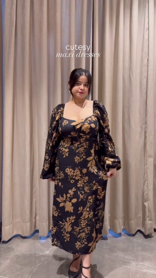 💙 Blue & White Floral Print Maxi Dress with Square Neck & Puff Sleeves