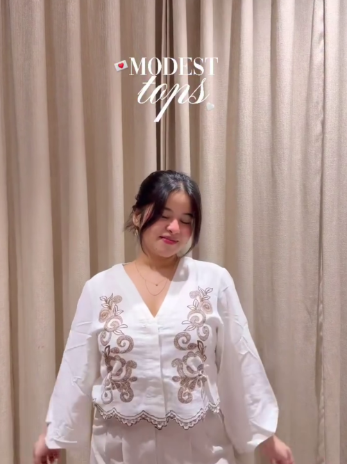 🤍 White Aari Embroidered V-Neck Top (Kashmiri-Inspired)