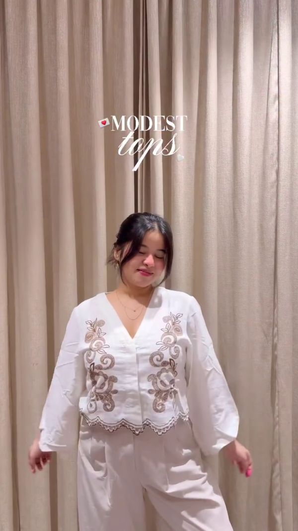 🤍 White Aari Embroidered V-Neck Top (Kashmiri-Inspired)