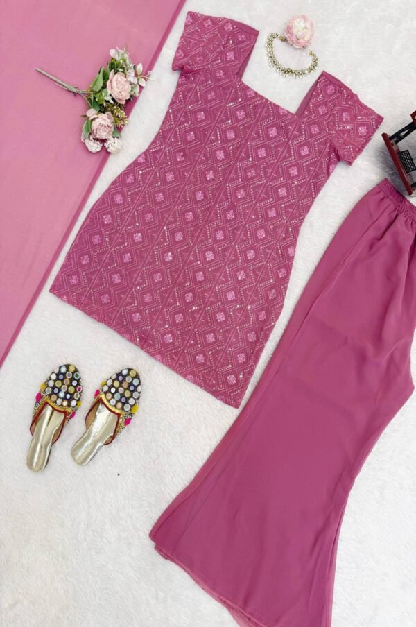 Elegant Onion Pink Georgette Kurti Set