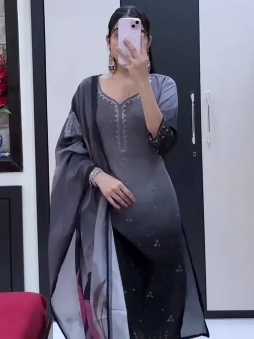 Graceful Grey Embroidered Kurta Set with Dupatta – Timeless Ethnic Elegance
