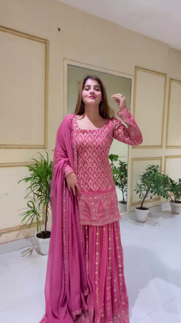 Elegant Pink Ethnic Ensemble – A Perfect Blend of Tradition and Style