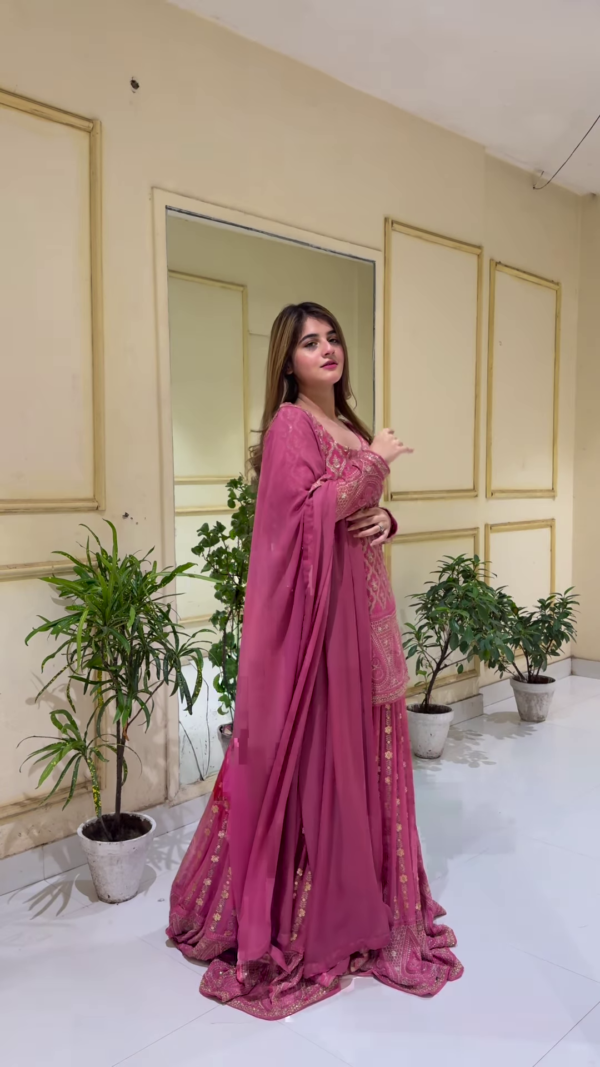 Elegant Pink Ethnic Ensemble – A Perfect Blend of Tradition and Style