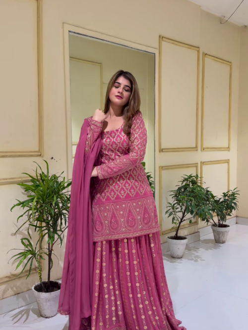 Elegant Pink Ethnic Ensemble – A Perfect Blend of Tradition and Style