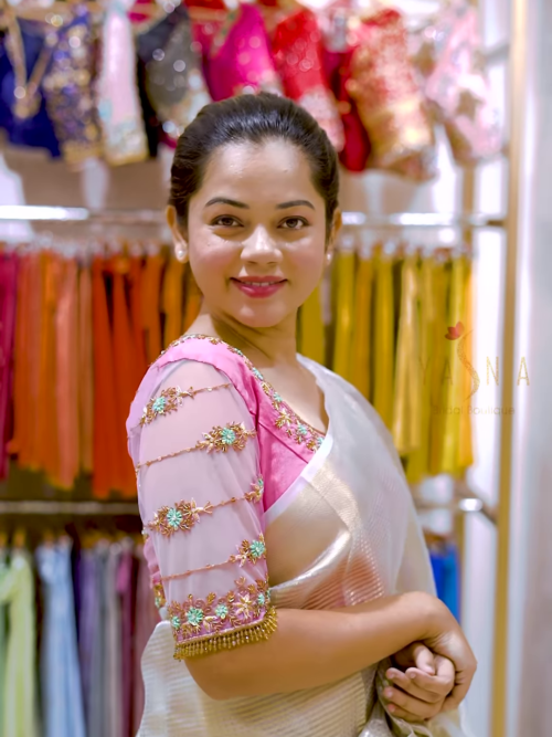 Kerala Kasavu Pure Cotton White Cream Saree with Multicolor Blouse – A Traditional Masterpiece with a Modern Twist