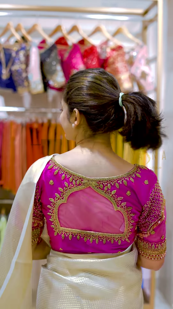 Kerala Kasavu Pure Cotton White Cream Saree with Multicolor Blouse – A Traditional Masterpiece with a Modern Twist