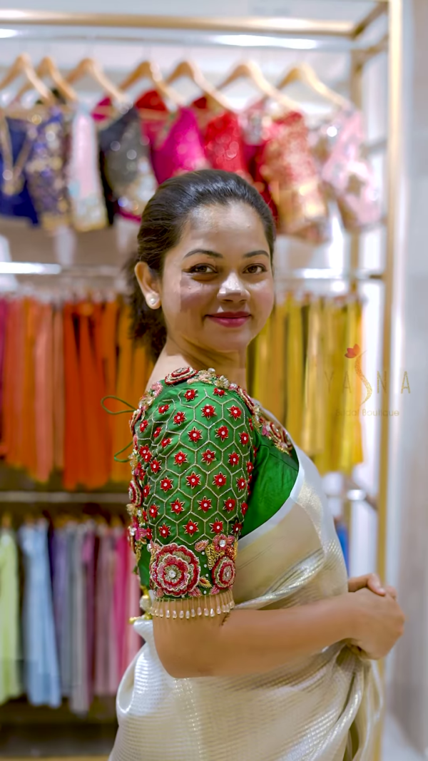 Kerala Kasavu Pure Cotton White Cream Saree with Multicolor Blouse – A Traditional Masterpiece with a Modern Twist